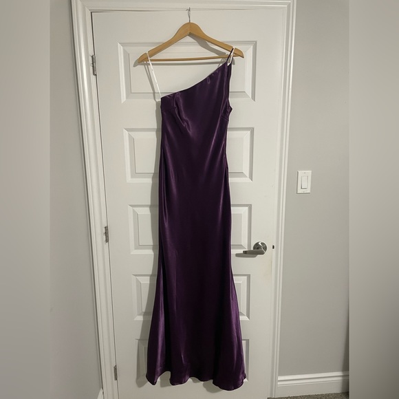 Purple Satin One-Shoulder Maxi Dress. Only worn once! Size medium fits 6-8. - Picture 8 of 8